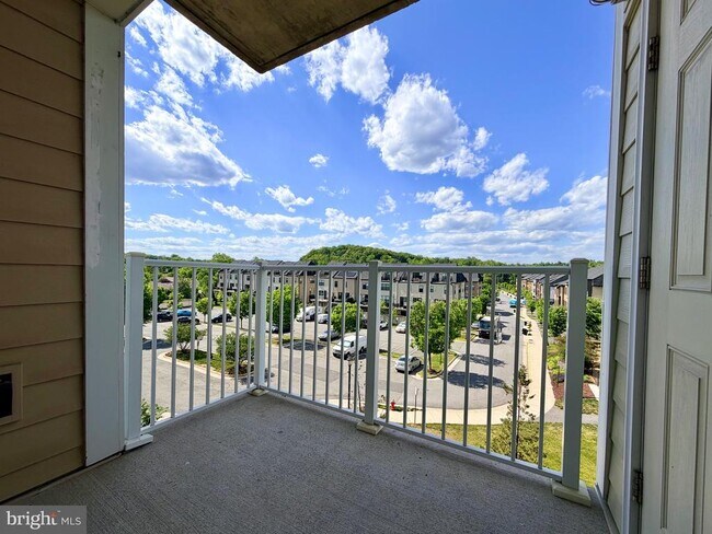 Foto del edificio - 6301 Edsall Rd