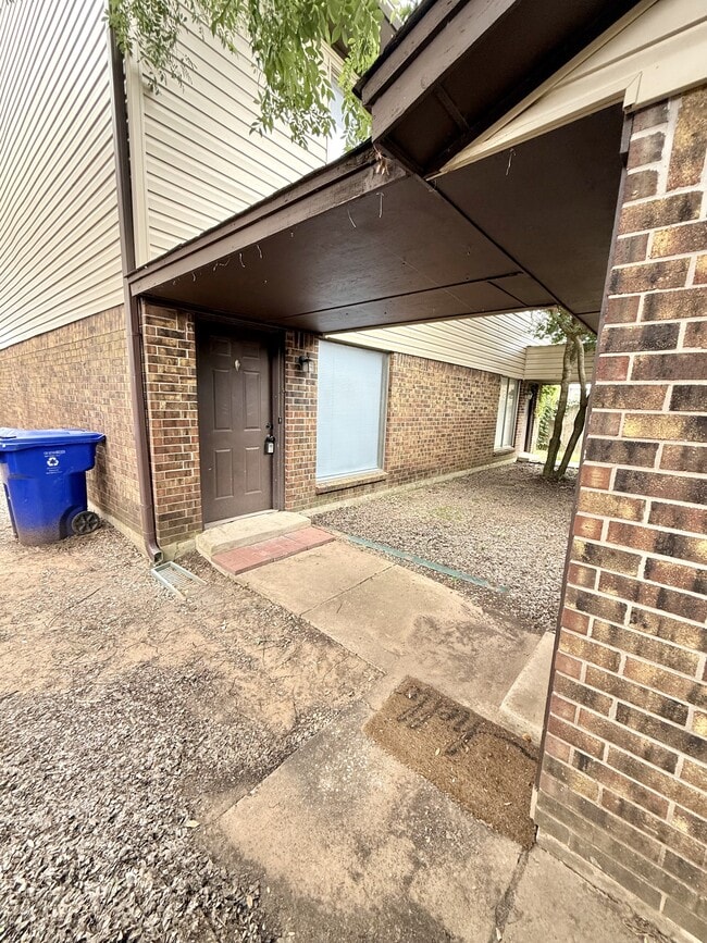 Building Photo - 1334 Eastgate Dr