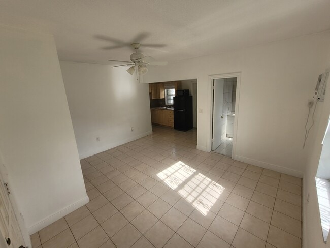 Building Photo - 1634 NW 29th Ct