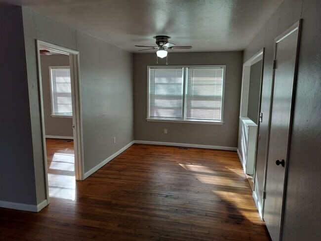 Foto del edificio - 3 bedroom, 1 bathroom house in Edmond with...