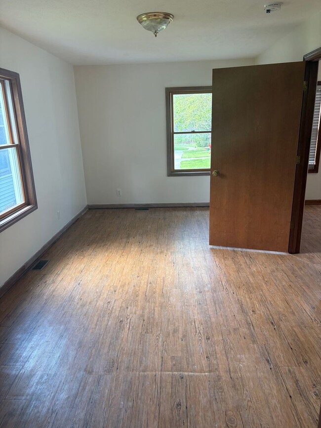 Building Photo - LAKE LIFE YEAR ROUND! 2 BEDROOM 2 BATH ON WAWASEE!