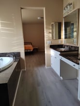 Building Photo - 5867 Berryhill Dr