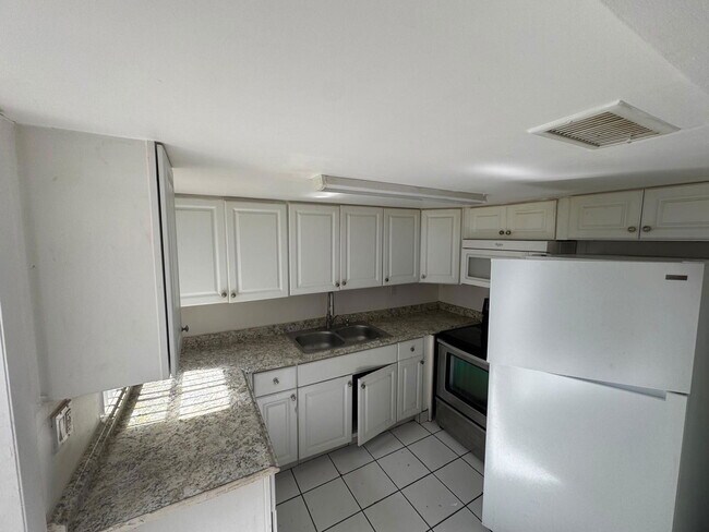 Foto del edificio - 5201 NW 18th St