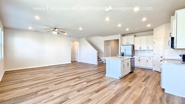 Foto del edificio - BRAND NEW! 4 BEDROOMS PLUS FLEX AND OFFICE...