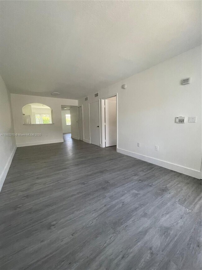 Foto del edificio - 2731 SE 12th Pl