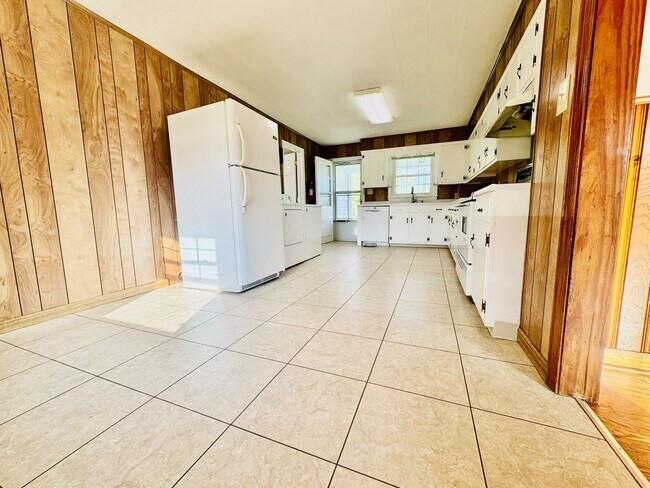 Foto del edificio - 3976 US Hwy 19E, Elizabethton, TN 37643
