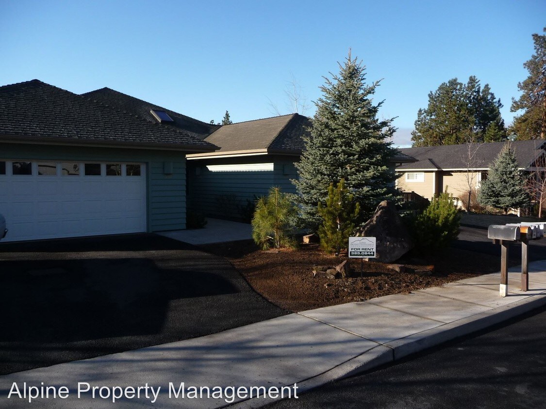 1757 SW Forest Ridge Ave, Bend, OR 97702 Condo for Rent in Bend, OR
