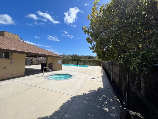 Foto del edificio - Dandy Dwelling 309 E. Rice Ranch