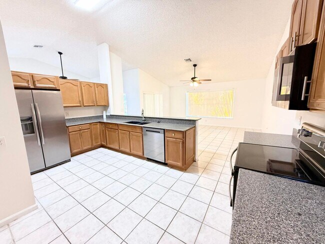 Building Photo - 5609 Descartes Cir