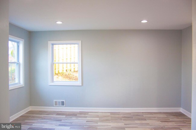 Building Photo - 1010 Highview Dr