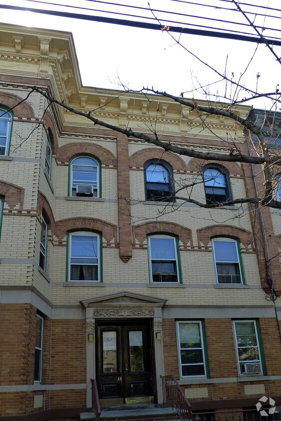 Primary Photo - 1830 Cornelia St