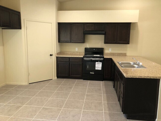 Foto del edificio - 3 bedroom Townhome in Desert Sky!