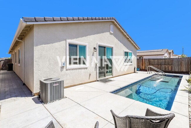 Foto del edificio - Gorgeous Home in Rancho with a POOL!