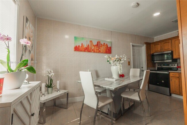Foto del edificio - 501 NW 32nd Pl