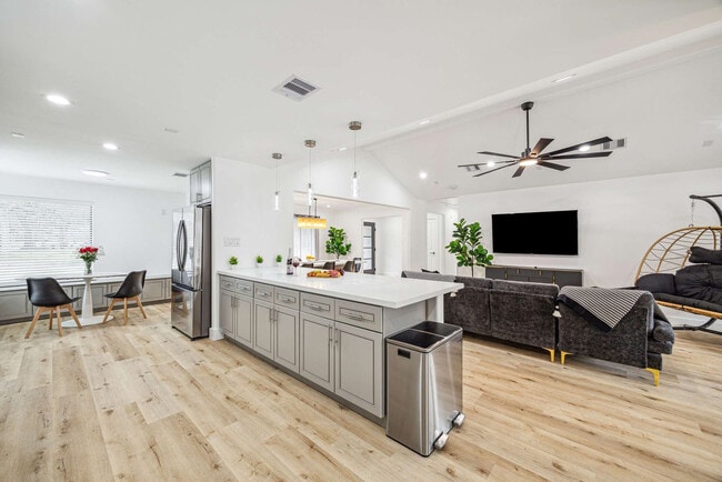 Building Photo - 5631 Cerritos Dr