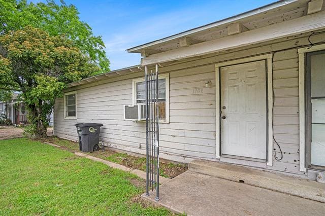 Building Photo - 1708 Redwood Dr