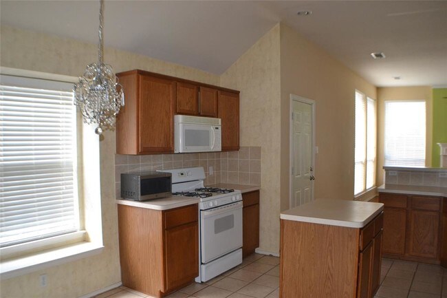 Building Photo - 3033 Bigleaf Dr