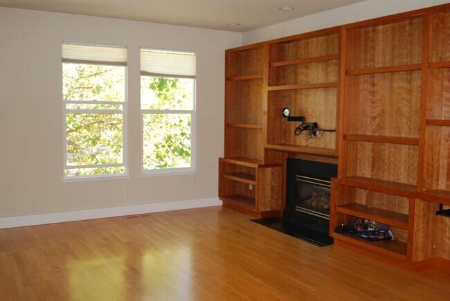 Building Photo - 143 Cypress Park