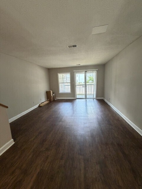 Foto del edificio - 2504-205 Avent Ferry Rd