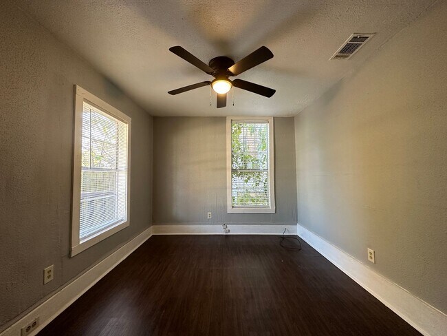 Foto del edificio - 908-912 S 19th Street