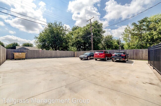 Building Photo - 2536 E 6th St