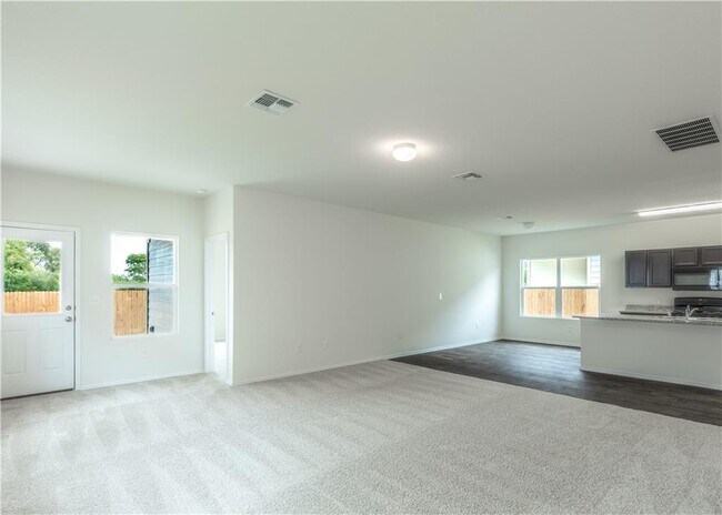 Foto del edificio - 15204 Kent Justin Dr