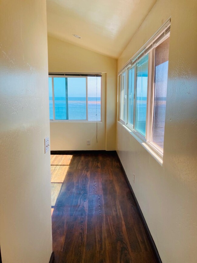 Hallway to living room - 6703 Del Playa