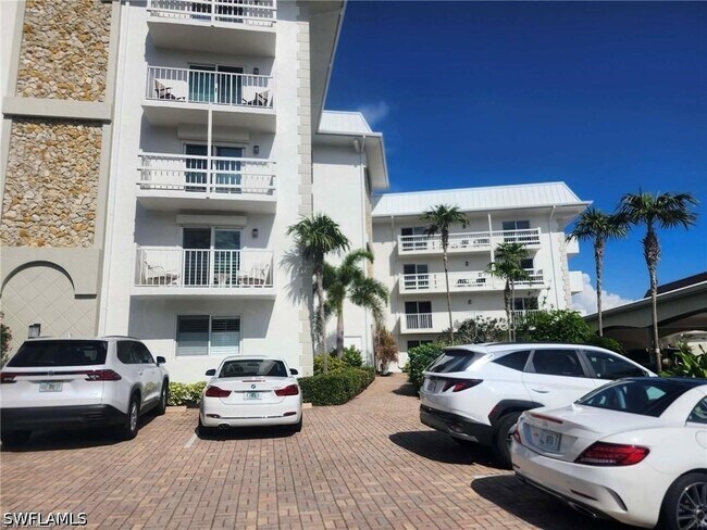 Foto del edificio - 3000 Gulf Shore Blvd N