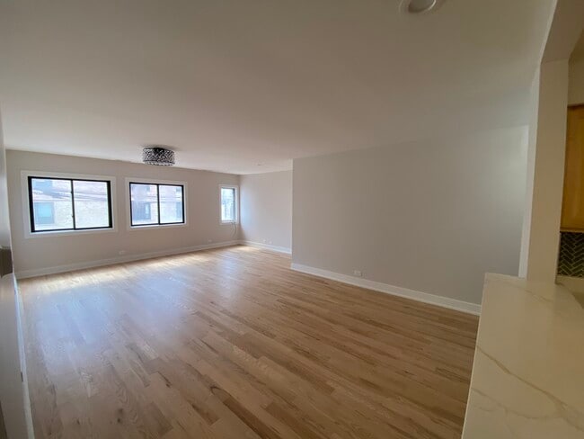 Building Photo - 1455 W Fullerton Ave