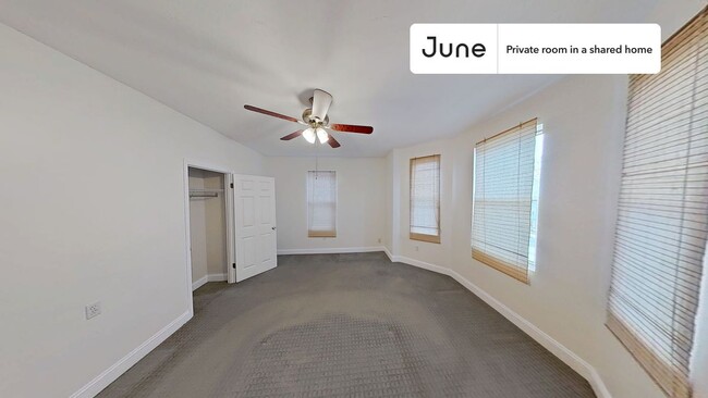 Foto del edificio - Private bedroom in 3 bed/1 bath Home