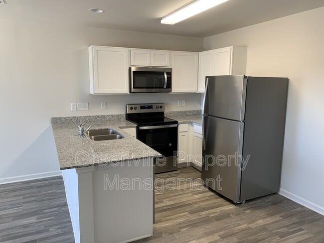 Building Photo - 505 Square St