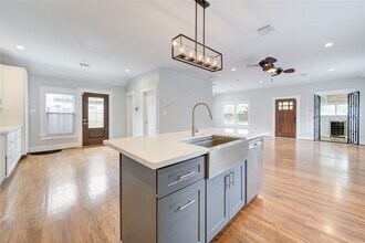 Building Photo - 1418 Studewood St