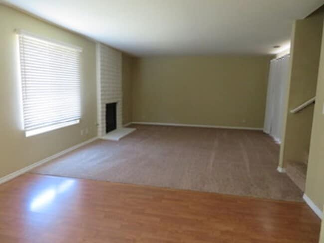 Building Photo - Hancock Park Village 3-Bedroom Condo
