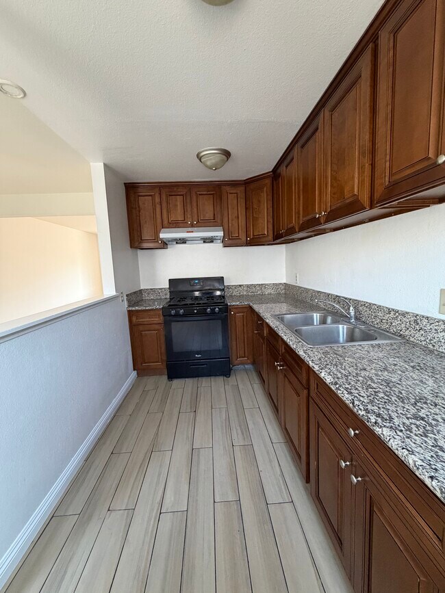 Building Photo - 159 N Vecino Dr