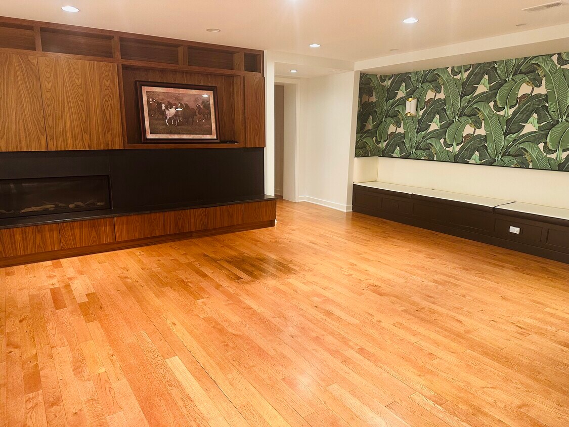 Foto del edificio - 650 Fairway Rd