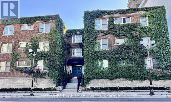 Building Photo - 285-285 King St W