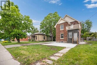 Building Photo - 108 Lindsay St S