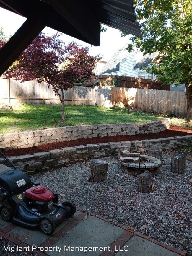 Building Photo - 3 br, 2 bath House - 325 NW 12th Ave