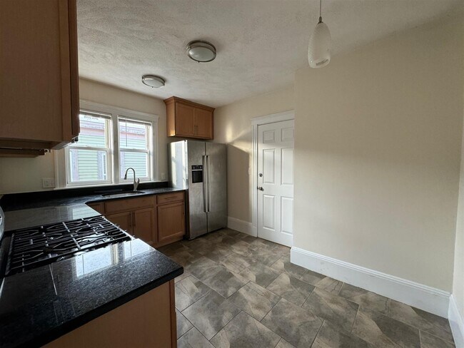 Building Photo - 65 Conwell Ave