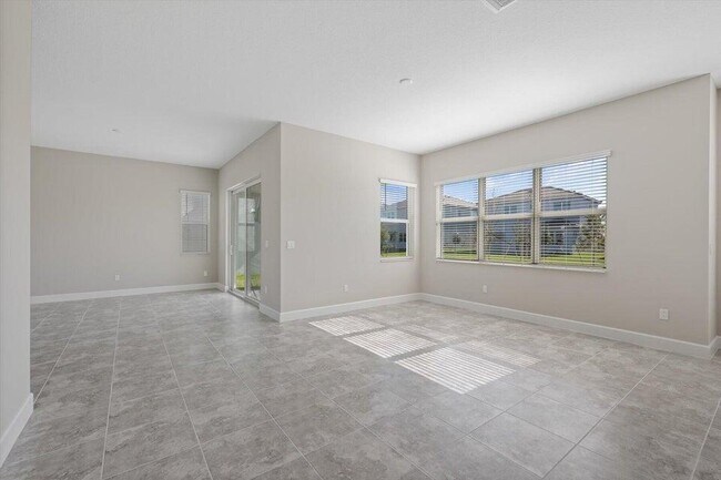 Foto del edificio - 14965 RedCove Pl