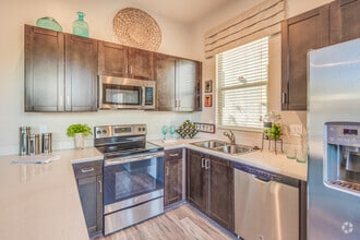2BR, 2BA - 935 SF - Keller Town Square
