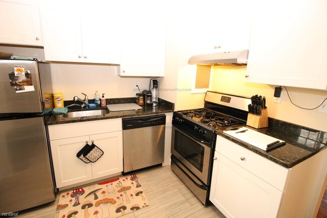 Foto del edificio - 12 Farrington Ave