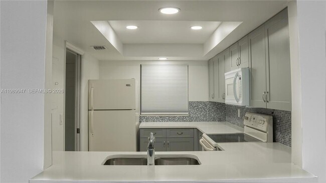 Foto del edificio - 9421 Evergreen Pl