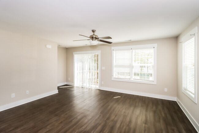 Building Photo - 1020 N Oakwood St