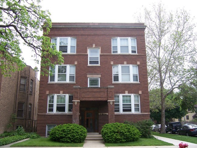 BUILDING - 2050 W Byron St