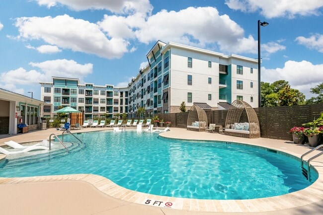 Photo - Hawthorne at Oleander Apartments