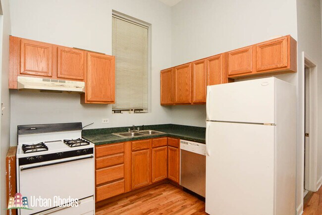 Foto del edificio - 2101 N Western Ave