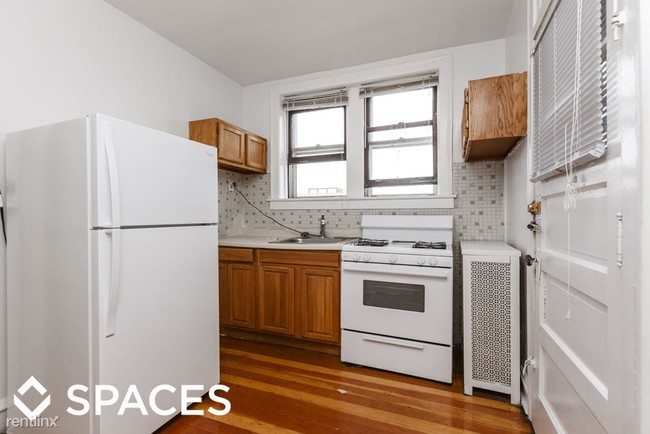 Building Photo - 2617 W Berwyn Ave