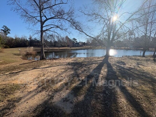 Building Photo - 2026 Lake Forest Dr