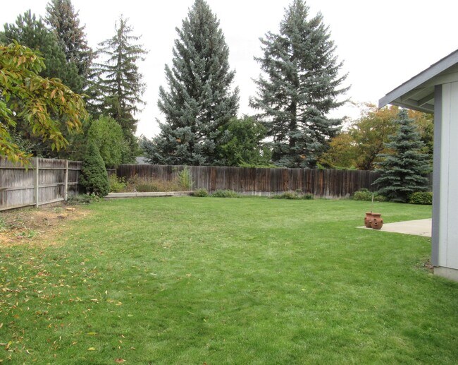 Foto del edificio - 3 Bed on Cul-de-sac with Great Backyard an...